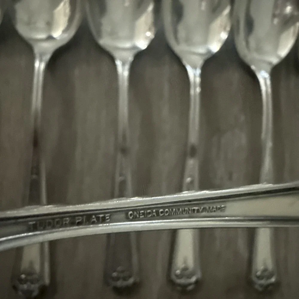 Oneida Community Tudor Plate 1946 QUEEN BESS‎ I Teaspoons Lot of 10 Spoons